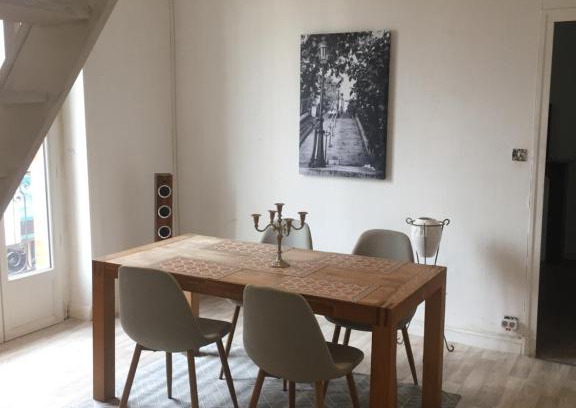 Aurillac Appartement | appartement Marie Maurel Duplex et sa pizza offerte