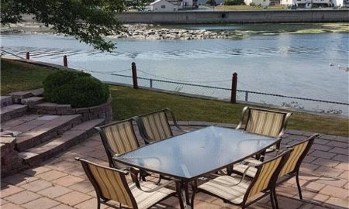 Matane Maison | Appartement matane, vue sur la rivière, en plein coeur du centre ville