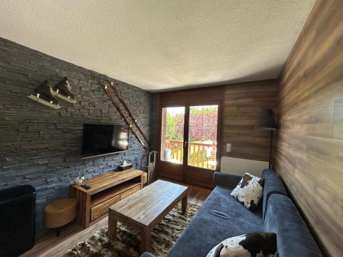 Flumet Appartement | Appartement rénové au pied des pistes avec piscine, sauna, linge inclus et animaux acceptés