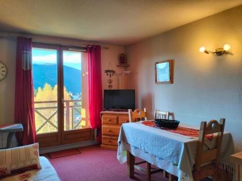 Villard-de-Lans Appartement | Appartement spacieux 2 pièces avec balcon au calme - 4 à 6 personnes, proche commodités - FR-1-761-35