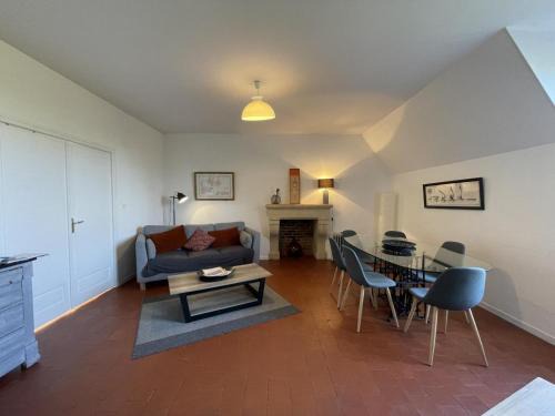 Trevol Maison | Appartement spacieux au Château avec parc arboré, proche de Villeneuve sur Allier, pour 6 pers., WiFi - FR-1-489-73