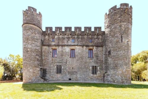 Castelnau-Valence Maison | Appartement spacieux avec deux chambres au Château