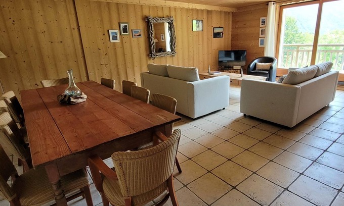 Samoens Appartement | Appartement Spacieux, Séjour et 2 Chambres Avec vue sur les Montagnes