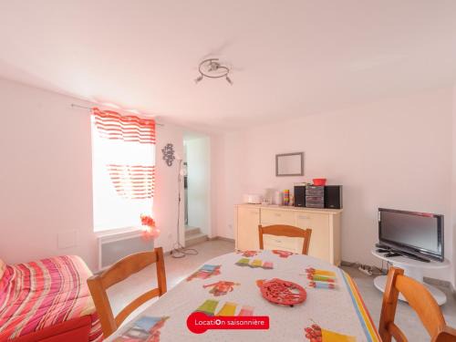 Quartier du Casino Appartement | Appartement T2 à 50m de la plage avec cour, Wifi et équipements bébé – 4 pers, Châtelaillon-Plage - FR-1-535-17