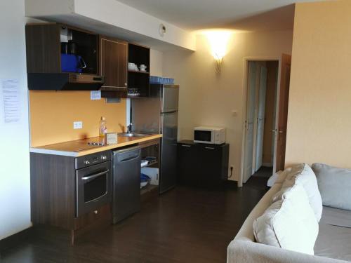 Jausiers Appartement | Appartement T3 avec terrasse et piscine à Jausiers - Résidence Château des Magnans - FR-1-165B-22