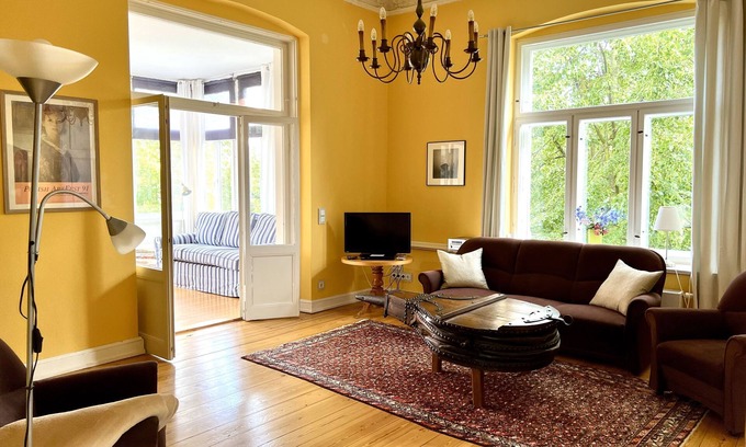 Stralsund Appartement | Appartement XXL - Ferienwohnung am Theater Haus Olaf Palme 1
