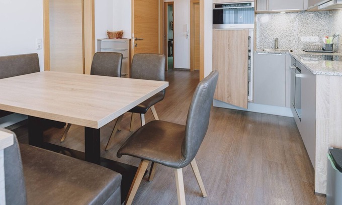 Schuttdorf Appartement | Appartements Sulzer - TOP 21, Balcony & sauna