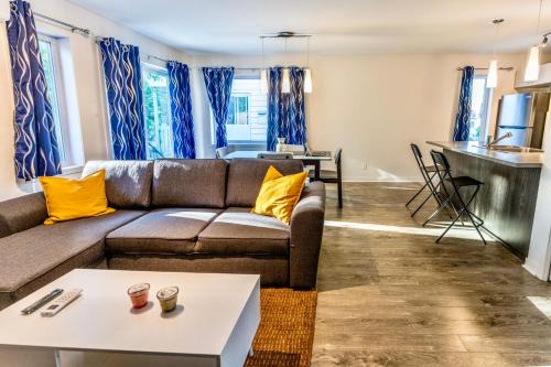 Laval-des-Rapides Appartement | Appartment 2BR 4 beds AC wi-Fi Smart TV FreeParking