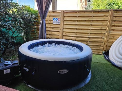 Barriere de Paris Appartement | Appartment Garden Plazza jacuzzi privé