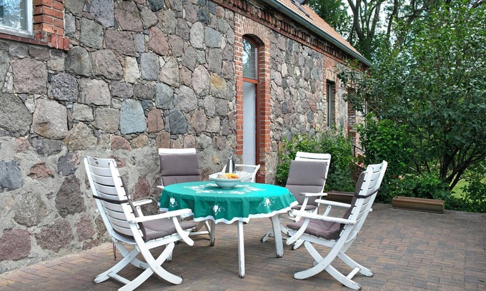 Temmen-Ringenwalde Appartement | Appartement 'Ferienwohnung Hof Luisenau Am See' avec jardin privé, balcon et Wi-Fi