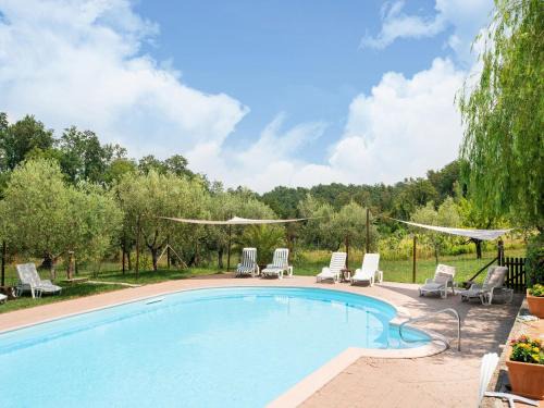 Collesalvetti Maison | Appealing Apartment in Collesalvetti with Garden