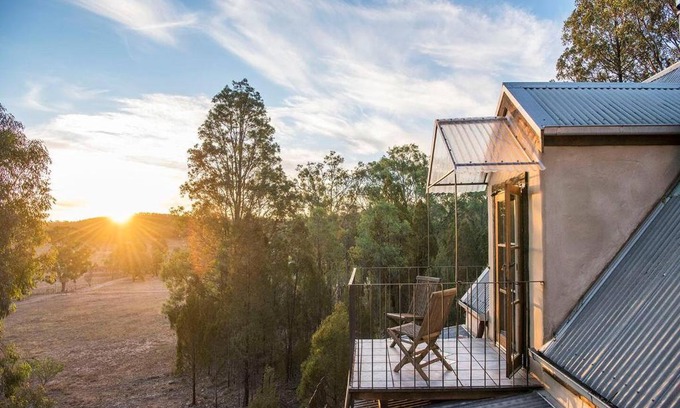 Budgee Budgee Maison | Apple Tree Cottage - An Idyllic Country Reset