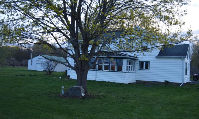 Sodus Maison | Apple View- Quiet, handicap accessible country home with a hot tub!