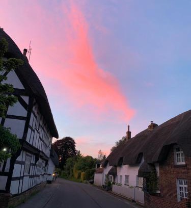 Manningford Bruce Maison | Applecott - 2 bedroom Thatched cottage close to Stonehenge