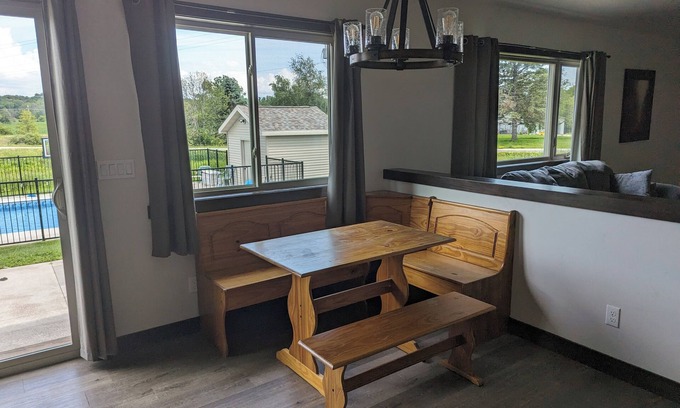 Forest Junction Maison | Appleton Country home with AC and Wifi