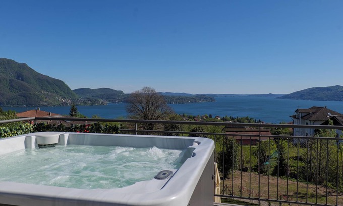 Cresseglio Appartement | Approx. 210 m² 6½-room house unit with large sun terrace with whirlpool and dream lake view