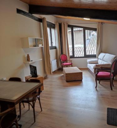 Vic Appartement | APT 3 Àtic acollidor al Centre de Vic - APTGARBI