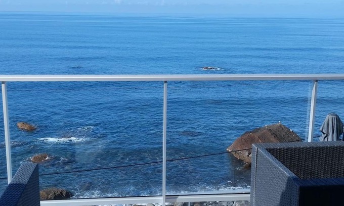 Prazeres Appartement | Apt 'A Gaioa' in 'The Cliff Coast Accomodation'