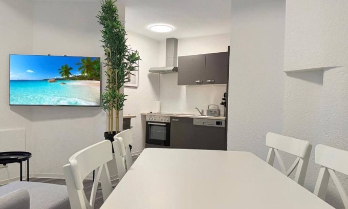 Karlshohe Appartement | Modern accommodation for 8 - 200m to Marienplatz