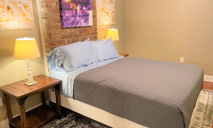 Mid-City Appartement | Apt in fun/safe area -1blk from StreetCar line to Quarter