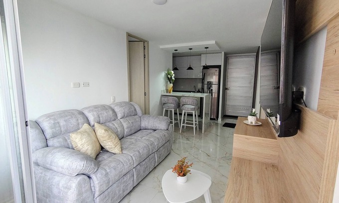 Bucaramanga Appartement | Apt in Giron, 3 blocks from the main park and 15 minutes from the airport!