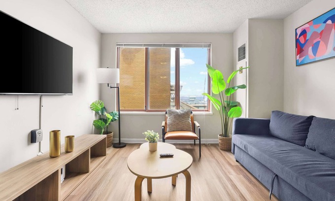 Arlington Appartement | Crystal City Stay: Work & Relax