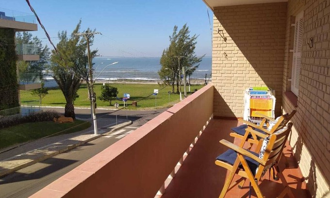 Torres Appartement | Apt de 3 chambres à coucher, 1 bloc de la mer, avec balcon et vue sur la mer, à Prainha.