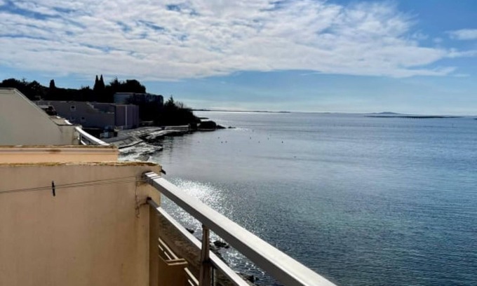Balaruc-les-Bains Appartement | APT T2 40M2 à 5 minutes des thermes, première ligne, ideal curiste !
