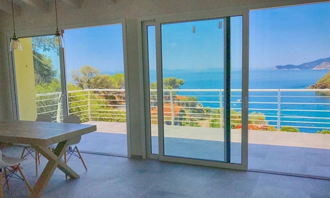 Morcone Appartement | Vue panoramique à 2 pas de la plage de Morcone.