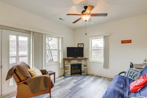 Ingles Appartement | Apt with Lake Views - Day Trip to Virginia Tech!
