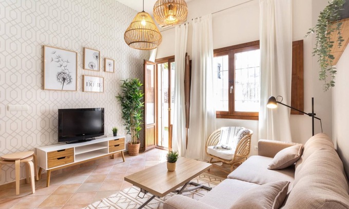 San Ildefonso Appartement | Apto Real Bajo Cartuja. Appartement avec patio privé et Wi-Fi.