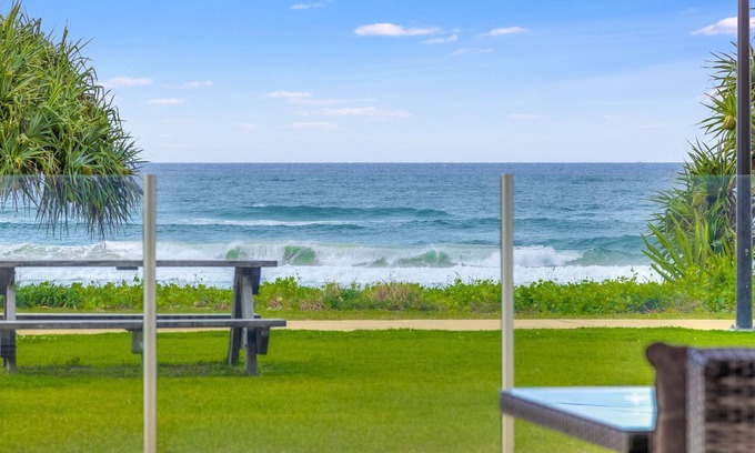 Tugun Appartement | Aqua Solai 1 - Absolute Beachfront Tugun - Min. 3 Night Stays!