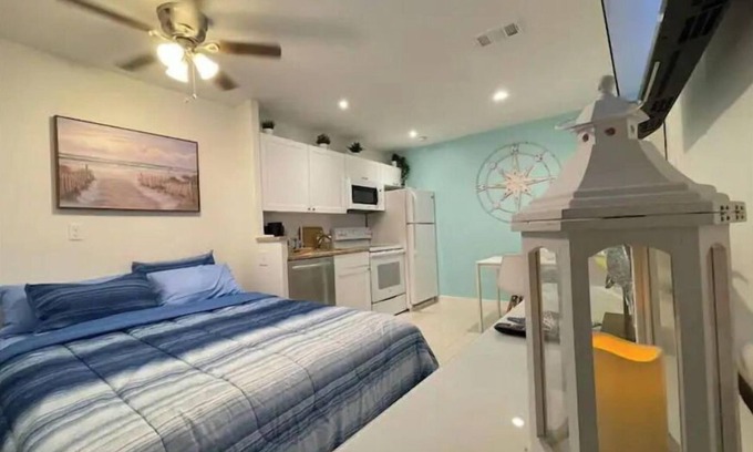 Poinsettia Heights Appartement | ★Aqua Studio ★5 min to Beach ★