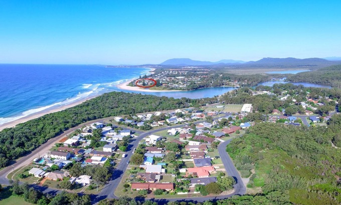 Lake Cathie Villa | 'AQUA VIEW' 5/2 Aqua Cres, Lac Cathie
