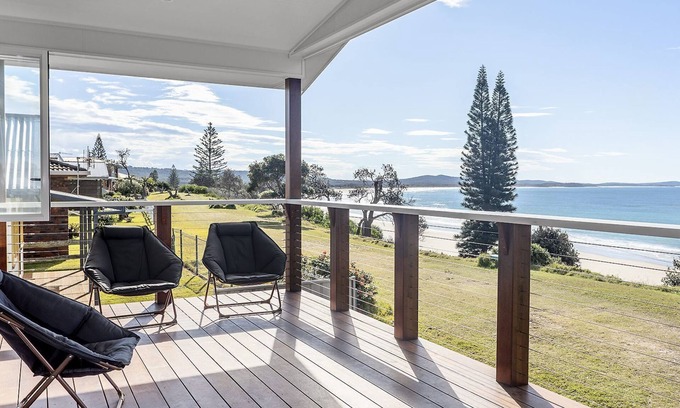 Brooms Head Maison | Aqua Vista - Beach Front Location