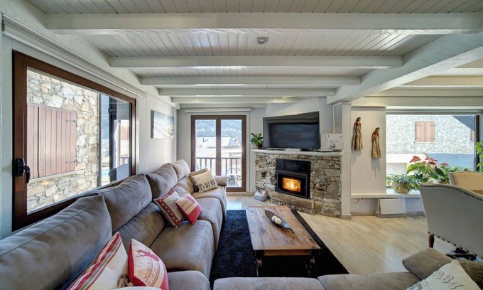 Pujo Maison | ARANESE HOUSE, A MIX OF RUSTIC AND MODERN STYLE NEAR BAQUEIRA by ETH FLÒC