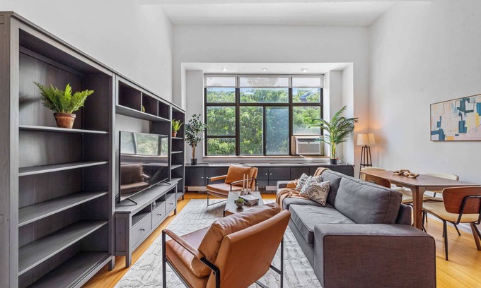 West Village Appartement | Arbor Loft by Rove Travel | 1BR Loft w/Shared Roof