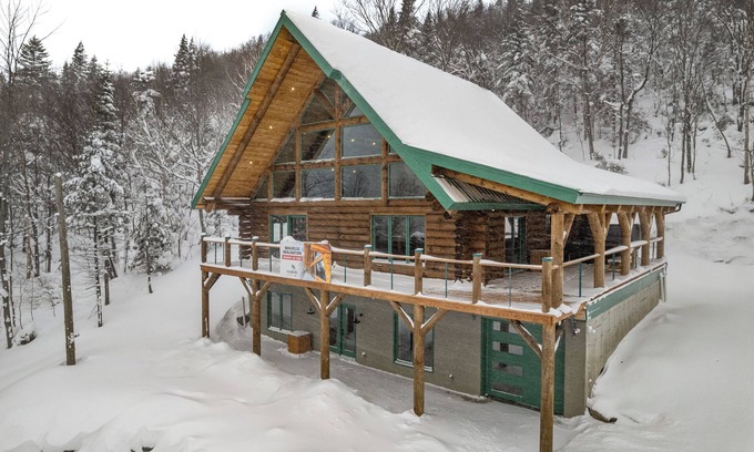 Saint-Philemon Chalet De Ski | Arborum North Forest | Bois rond, spa, ski, table de pool et vue sur les pentes