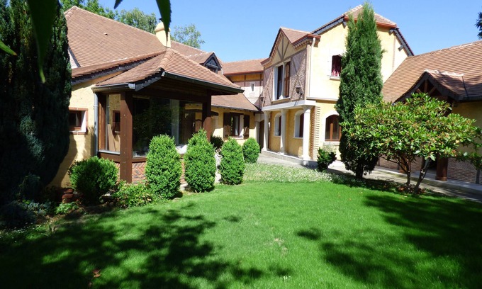 Arbus Maison | Arbus: Très belle demeure calme, fraîche avec jardin clos arboré.