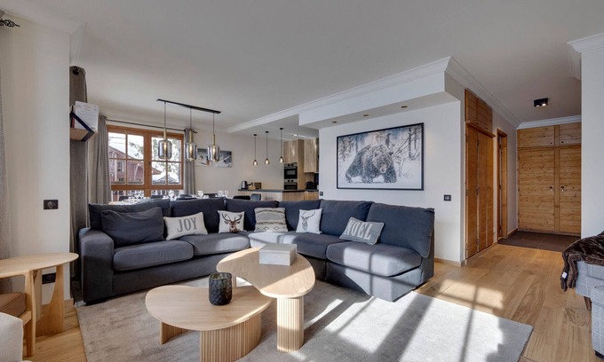 Arc-1950 Appartement | Arc 1950: Spacious for 10, ski-in/ski-out, pools & spa