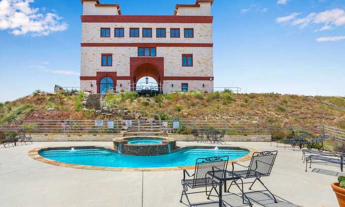 Johnson City Hôtel | Arc de Texas - Napoleon Suite I Pools, fishing, ATV on an expansive 2001 acres