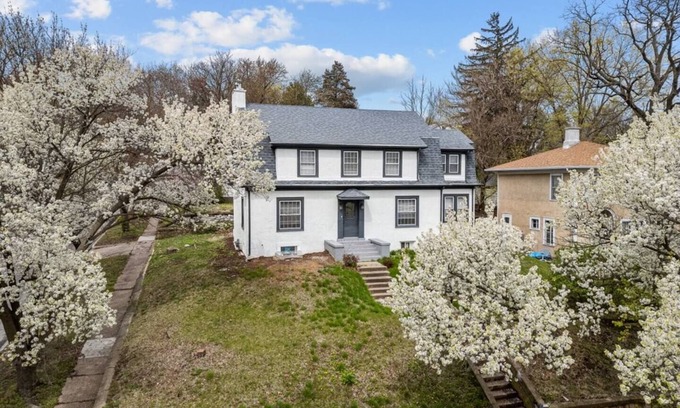 Davenport Maison | Arcade Games, Pool Table, Huge Deck, Seasonal View