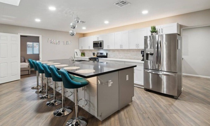 Scottsdale Estates Ten Maison | Arcade | Hot Tub | Great for Groups! Old Town 3 mi