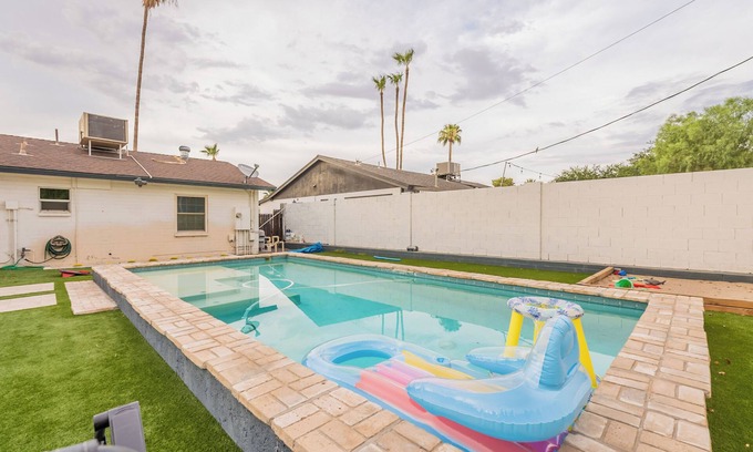 Camelback East Maison | Arcadia Oasis, 4BR Ranch w/Private Pool & Den