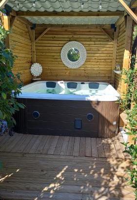 Labastide-Saint-Pierre Lit Et Petit-Déjeuner | Arche de Lanoë jacuzzi