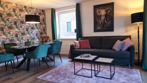 Geesthacht Appartement | ARCHIPEL - Balkon - nahe Hamburg - Lounge - Smart TV - Parking