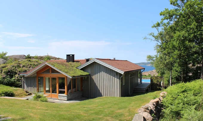 Hjaelteby Chalet De Ski | Architect-designed villa with pool, sauna and sea view in Mjörn | SE09124
