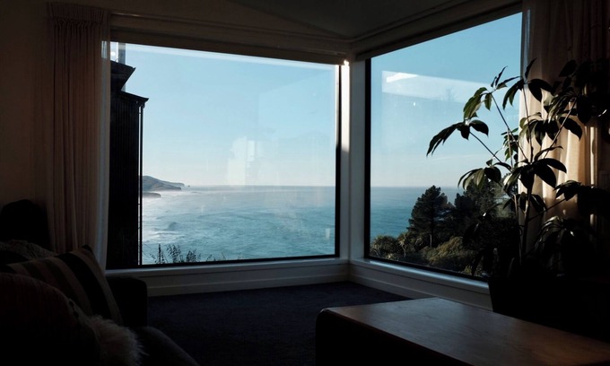 St. Clair Appartement | Architectural home with stunning sea views in St Clair