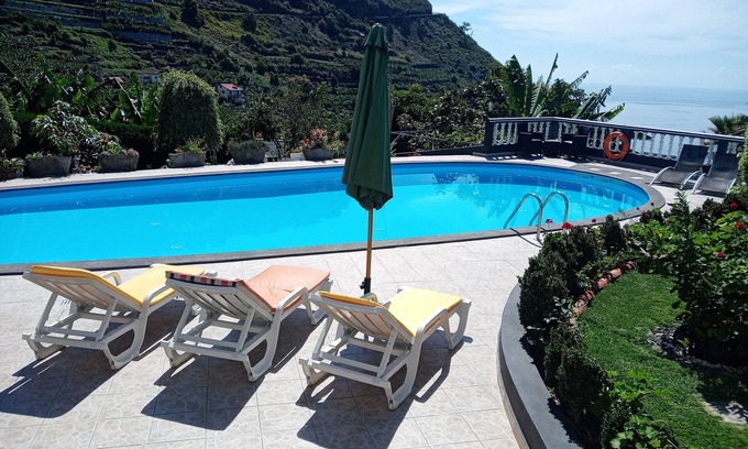 Arco da Calheta Appartement | Arcos Grands Suites avec immense piscine privée. UNE VUE DE LUXE & DETENTE!