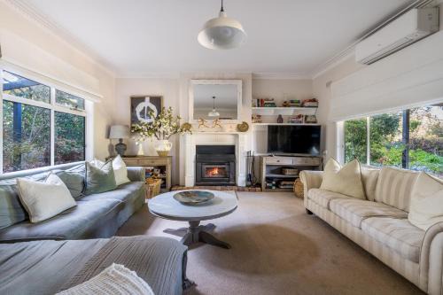 Red Hill South Maison | 'Ardbrae' Countryside Tranquility with a Charming Cottage